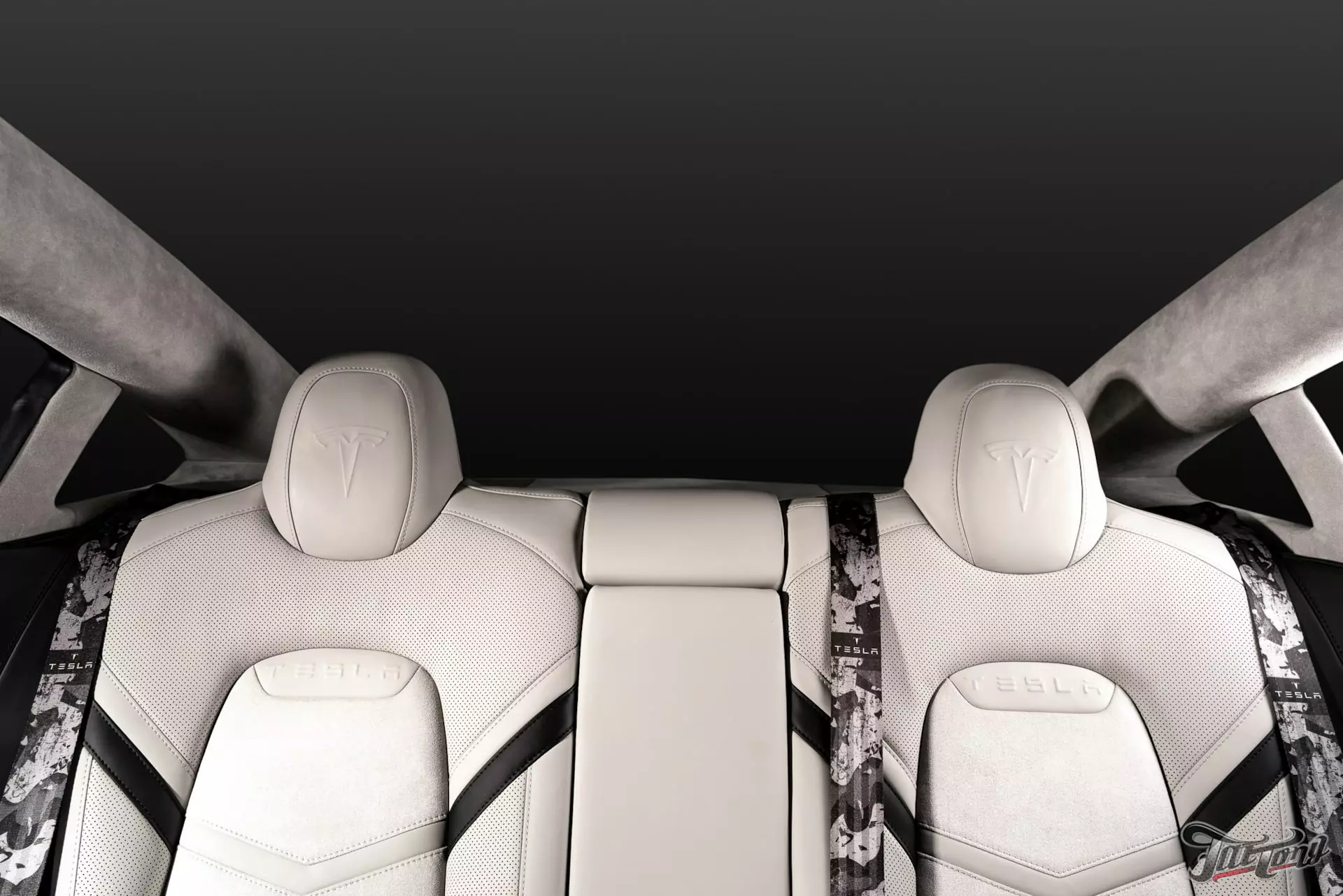 Tesla Model 3 'Камуфляж'. Полный пошив салона